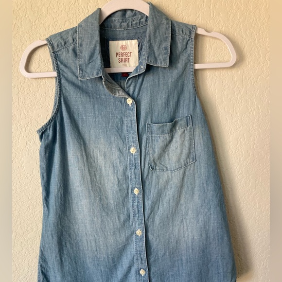 Tops - SO women’s sleeveless shirt